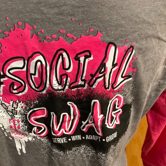 NWOT Elevate Women's Small T-Mobile T-Force Social Swag T-Shirt Gray / Pink Crew - Picture 8 of 11